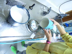 Filling of the plaster mould